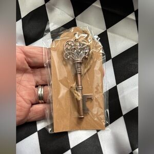 Skeleton Keys (Bottle Openers) 25 Party Favors with Tag